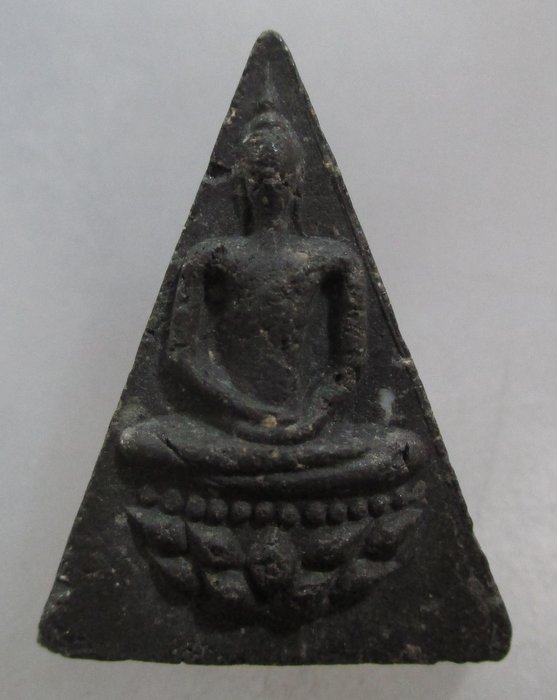 20 บาท พระพิมพ์สมเด็จจิตรลดา หลังเรียบ ไม่ทราบรุ่นครับ