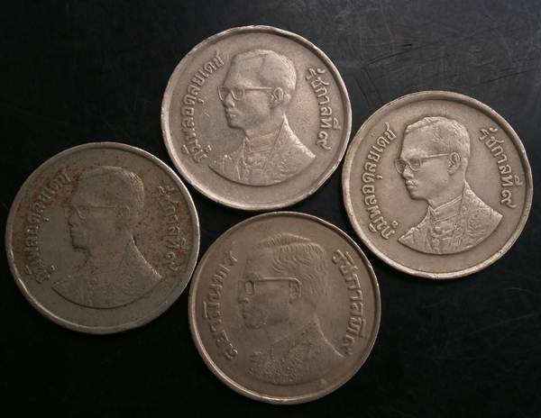 3เหรียญ 5บาทหลังครุฑตรงโค๊ตปี25,28,29 จำนวน3เหรียญ+ครุฑเฉียง1เหรียญ รวม4เหรียญ