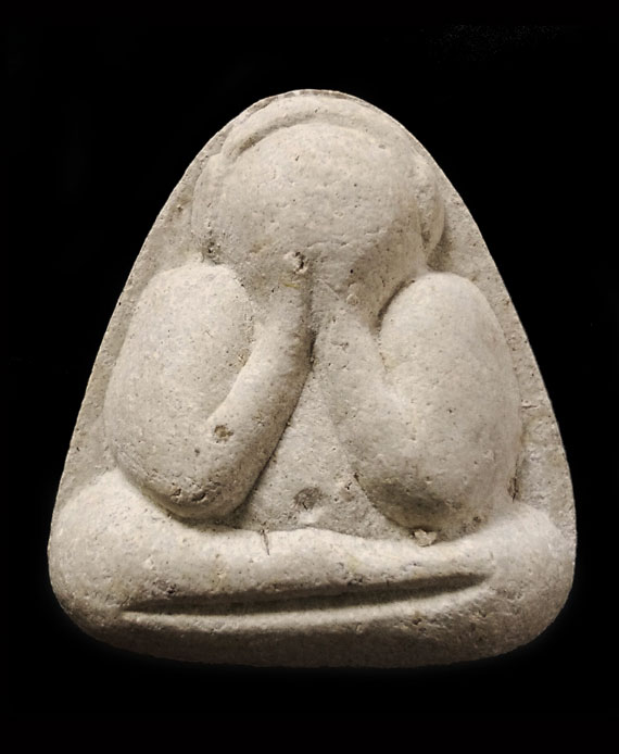 พระปิดตารุ่นแรก หลวงปู่หมุน วัดป่าหนองหล่ม พิธีเจริญลาภ ปี42 เนื้อขาวอมเทา สภาพสมบูรณ์