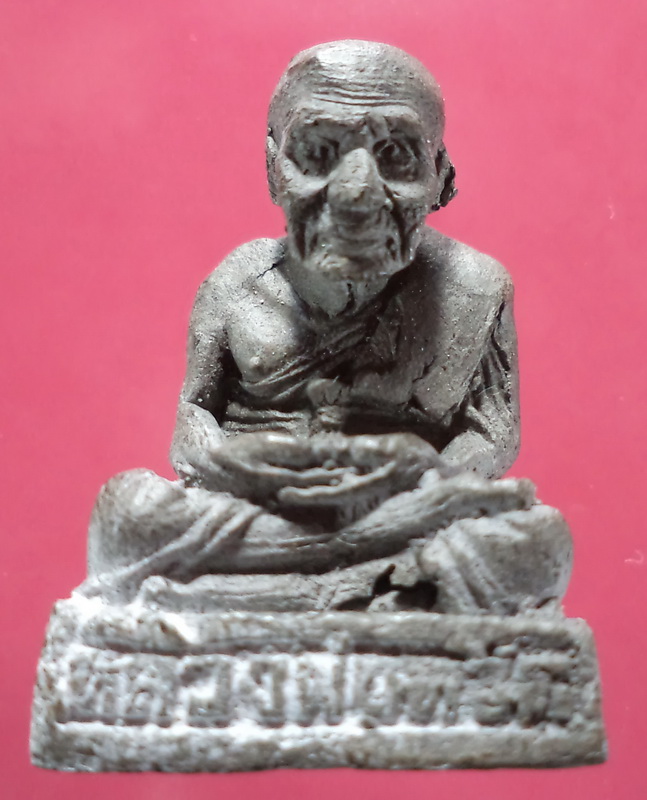 รูปเหมือนหลวงปู่ทวด วัดช้างให้ เนื้อว่านดิน ปี41 สวยครับ