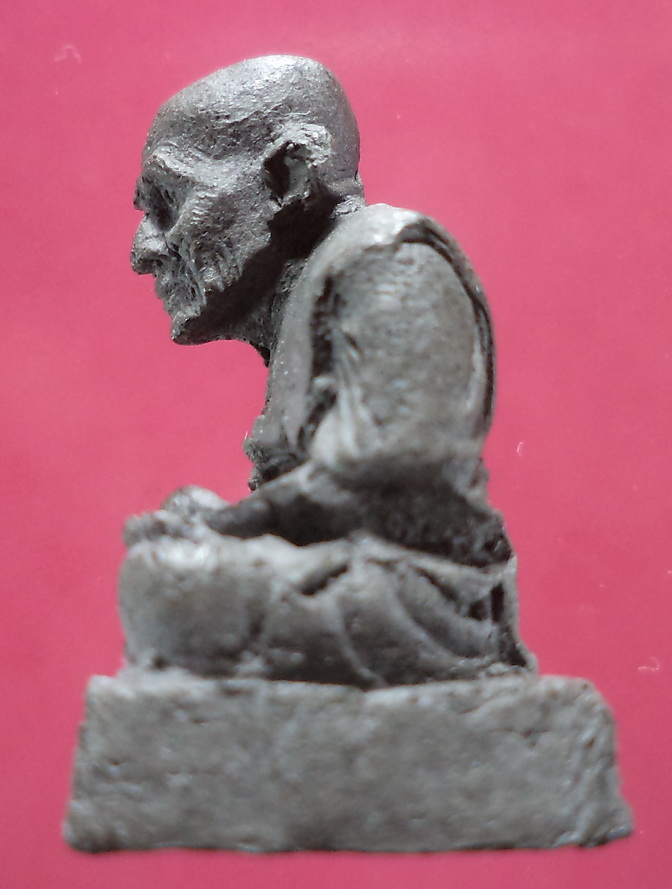 รูปเหมือนหลวงปู่ทวด วัดช้างให้ เนื้อว่านดิน ปี41 สวยครับ