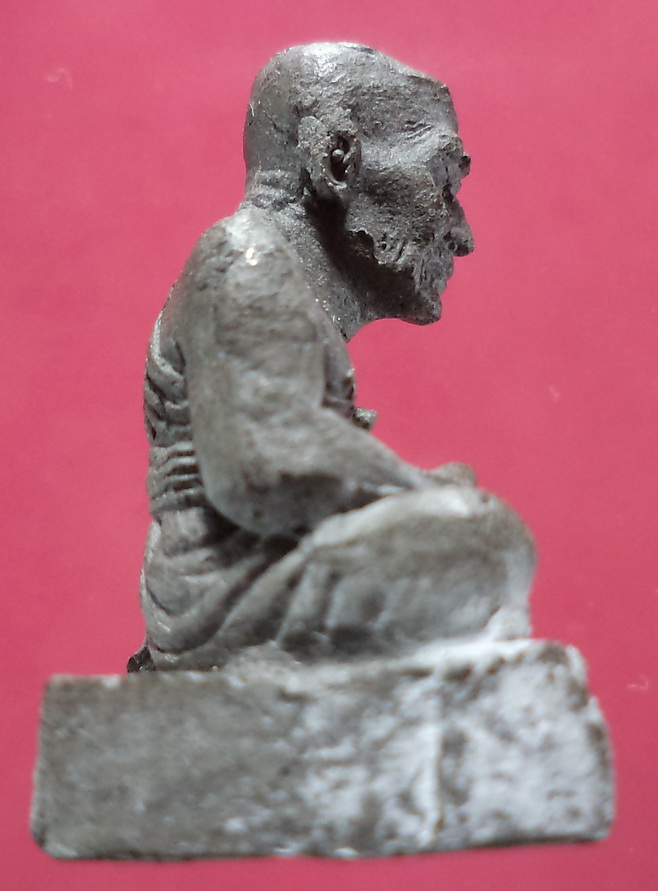 รูปเหมือนหลวงปู่ทวด วัดช้างให้ เนื้อว่านดิน ปี41 สวยครับ