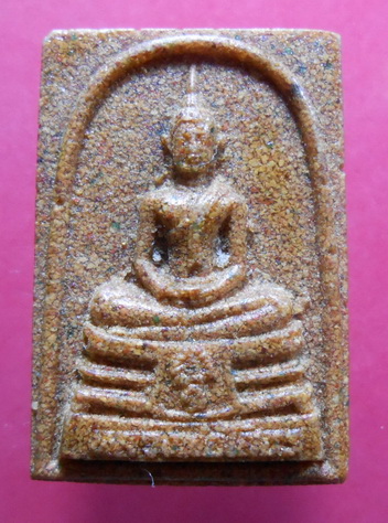 พระผงกระเบื้อหลังคาโบสถ์พระพุทธโสธร วัดโสธรวรารามวรวิหาร แปดริ้ว สวยครับ