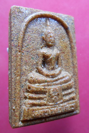 พระผงกระเบื้อหลังคาโบสถ์พระพุทธโสธร วัดโสธรวรารามวรวิหาร แปดริ้ว สวยครับ