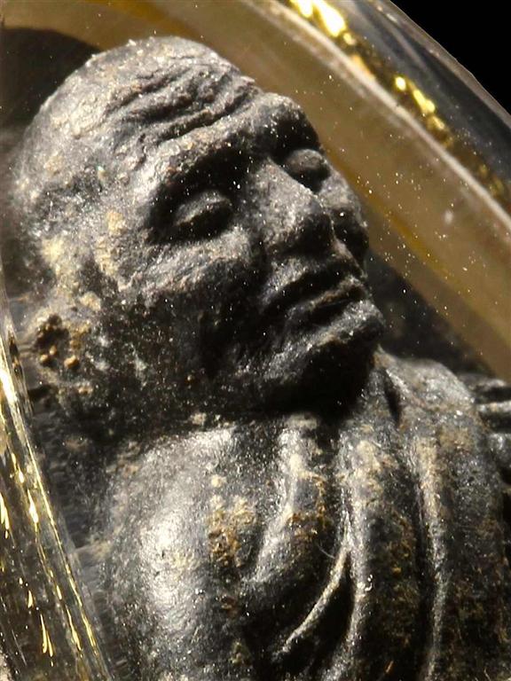 หลวงพ่อทวดวัดช้างไห้ ปี พ.ศ. 2524 เนื้อว่าน พิมพ์ใหญ่ (พร้อมกรอบทอง)