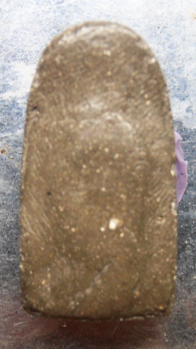 หลวงปู่ทวดหลวงปู่หมุนเนื้อเทาแข้งขีดสวยๆครับ