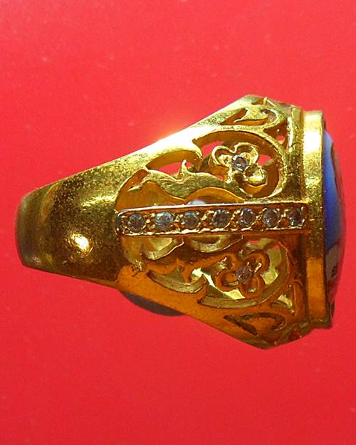 แหวนหลวงพ่อแพ วัดพิกุลทอง สิงห์บุรี เคาะเดียวแดง