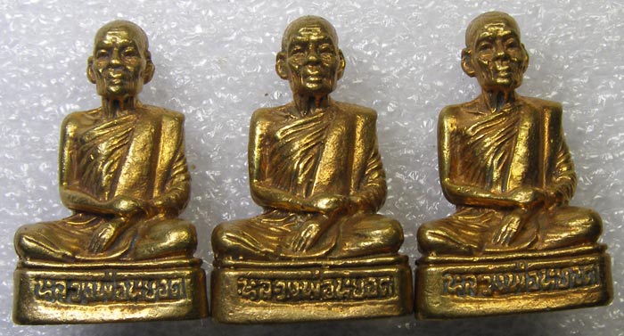 รูปหล่อ หลวงพ่อหยอด วัดแก้วเจริญ  สมุทรสงคราม ปี 2535 ทีเดียว 3 องค์   