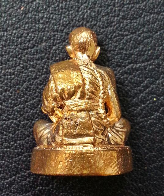 รูปเหมือนลอยองค์ หลวงปู่แสน ปสนฺโน รุ่นมหาสมปราถนา เนื้อทองแดงชนวนปลอกผิว No.1682