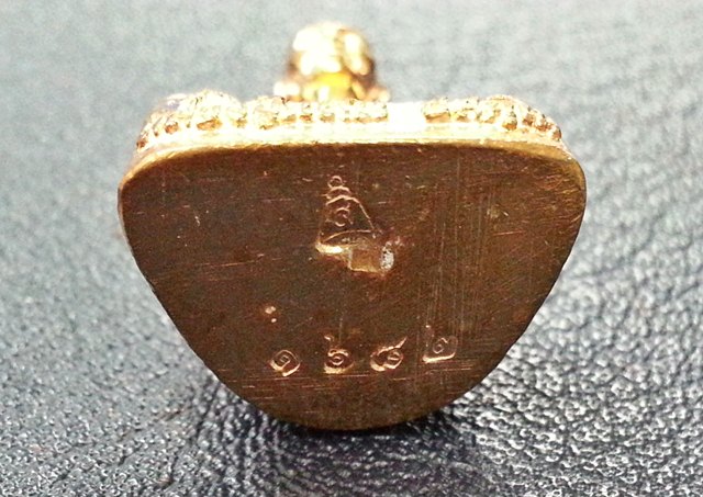 รูปเหมือนลอยองค์ หลวงปู่แสน ปสนฺโน รุ่นมหาสมปราถนา เนื้อทองแดงชนวนปลอกผิว No.1682