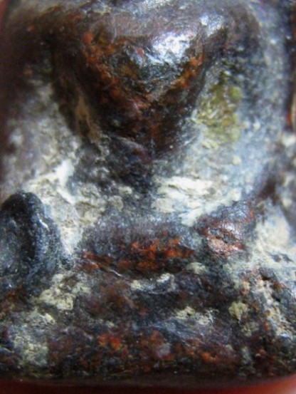 พระท่ากระดานน้อย เนื้อตะกั่วสนิมแดง กรุศาลเจ้า จ.ราชบุรี พระปีกกว้าง หลังแดง ๆ ดูง่าย