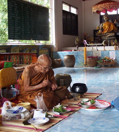 รูปหล่อ หลวงปู่ขุ้ย ฐิตธัมโม วัดซับตะเคียน เพชรบูรณ์