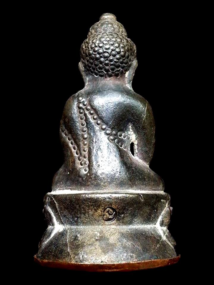 พระกริ่งมงคลมหาเศรษฐี (รุ่นแรก) หลวงปู่บัว ถามโก เนื้อนวะโลหะก้นทองแดง หมายเลข ๑๓๖๔ พร้อมกล่องเดิม 