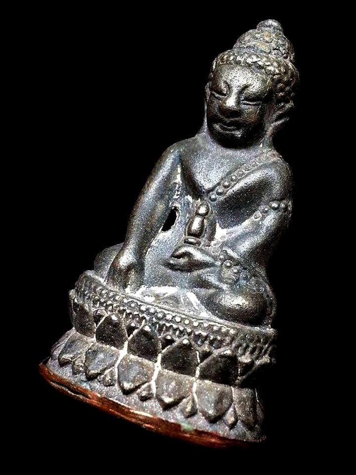 พระกริ่งมงคลมหาเศรษฐี (รุ่นแรก) หลวงปู่บัว ถามโก เนื้อนวะโลหะก้นทองแดง หมายเลข ๑๓๖๔ พร้อมกล่องเดิม 