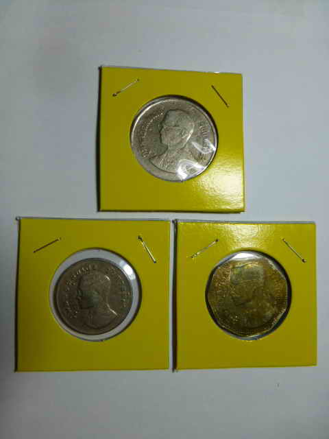 2. เหรียญราคา 1 , 5 บาท หลังพญาครุฑ ปี 2515 , ปี 2525 รวม 3 เหรียญ