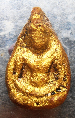 พระเนื้อดินมีกริ่งกรุวัดคลองทรงกะเทียม ลงทองใว้ครับ