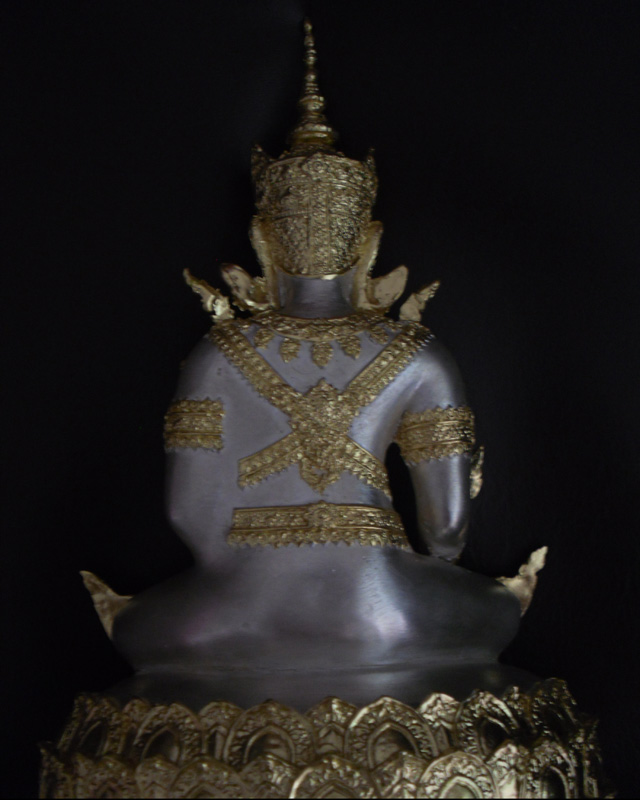 พระบูชาทรงเครื่อง หน้าตัก 5 นิ้ว ผิวกัดเงิน ปิดทองคำแท้ (2)