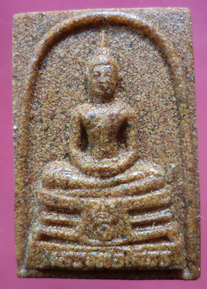 พระผงกระเบื้อหลังคาโบสถ์พระพุทธโสธร วัดโสธรวรารามวรวิหาร แปดริ้ว สวยครับ