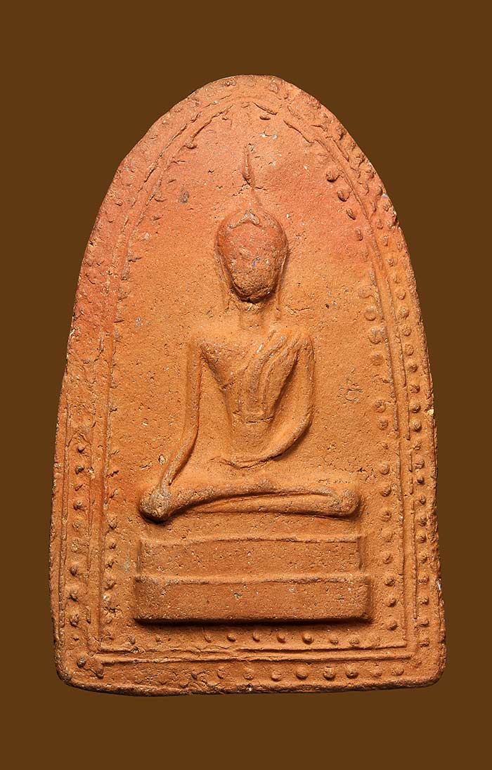 พระสรรค์นั่งข้างเม็ดเนื้อดิน หลวงพ่อกวยองค์ที่ 7