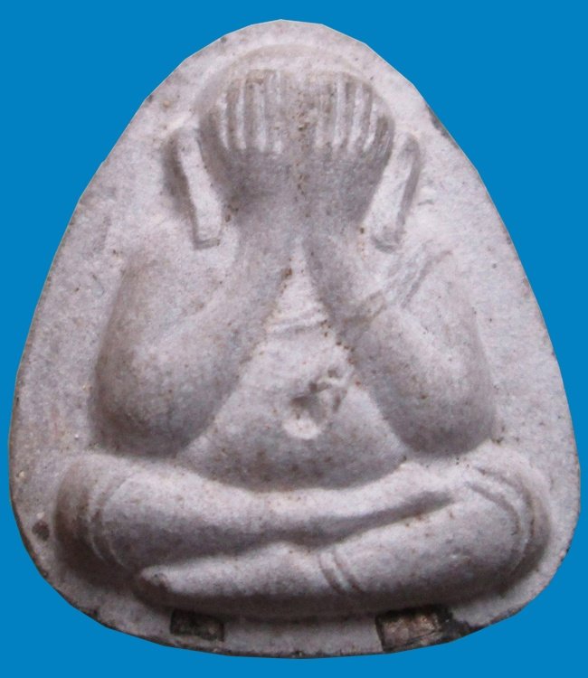 พระปิดตาหลังยันต์ 9 นะ ตะกรุดเงินคู่ หลวงปู่โต๊ะ รุ่น 108 ปี ปี38 สวยมาก กล่องvisonเคาะแรกแดงครับ