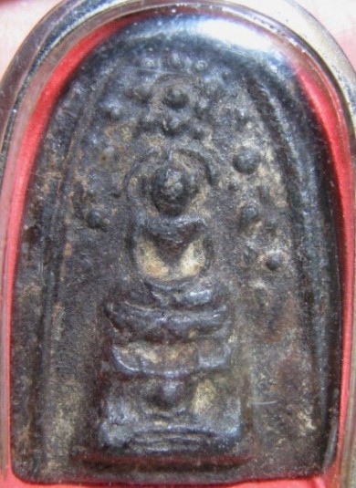 พระพิมพ์บัวเล็บช้าง เนื้อดิน กรุวัดชนะสงคราม กรุงเทพฯ สภาพพอสวย