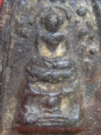 พระพิมพ์บัวเล็บช้าง เนื้อดิน กรุวัดชนะสงคราม กรุงเทพฯ สภาพพอสวย