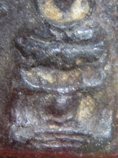 พระพิมพ์บัวเล็บช้าง เนื้อดิน กรุวัดชนะสงคราม กรุงเทพฯ สภาพพอสวย