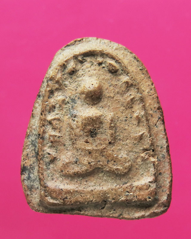 พระกรุวัดราชนัดดา พิมพ์เล็บมือปรกโพธิ์ เนือดิน