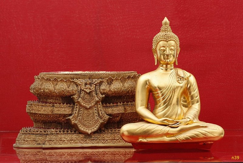 พระบูชาพระพุทธโลกนารถ สมโภชน์กรุงรัตนโกสินทร์ 200 ปี วัดเวฬุราชิน ปี 2525 (2ถอด) หน้าตัก 9 นิ้ว 