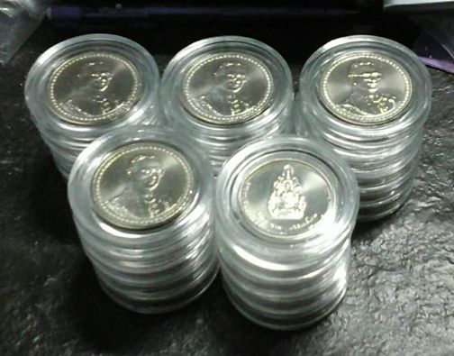 เหรียญชนิด 20 บาท ในหลวง ร. 9 ครองราชย์ 60 ปี พร้อมตลับอะคลิลิคอย่างดี รวม 5 ตลับ