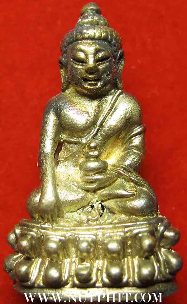 พระกริ่งเนื้อเงินแท้ ลป.คร่ำ วัดวังหว้า พ.ศ.๒๕๓๗ หมายเลข ๔๑๒๓ กล่องเดิม*192