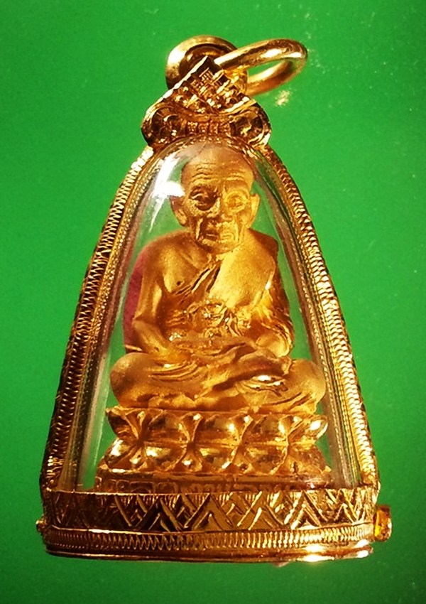 รูปเหมือน หลวงปู่ทวด วัดช้างให้ เนื้อทองคำ พร้อมกระเช้าทองคำ