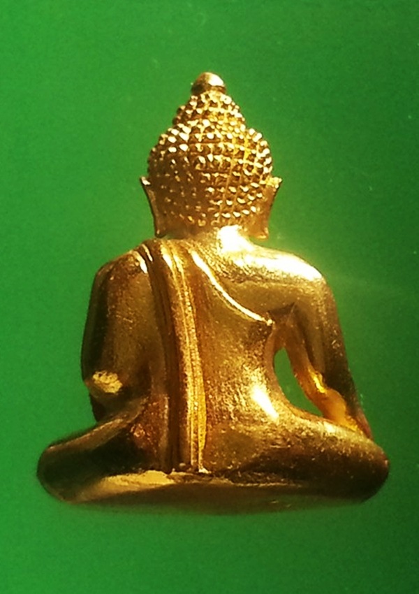 พระพุทธสิหิงค์ วัดสิรินธรเทพรัตนราม จ.นครปฐม รุ่นอุดมโชคโภคทรัพย์ พิธีพุทธาภิเษก 2 ครั้ง ปี 2548 เนื