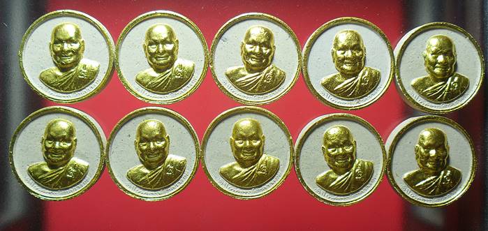 พระผงอายุวัฒนมงคล 80 ปี หลวงพ่อจรัญ วัดอัมพวัน รุ่นสร้างมหาเจดีย์ วัดบางพาน พิมพ์เล็ก 3ซม ชุด10องค์