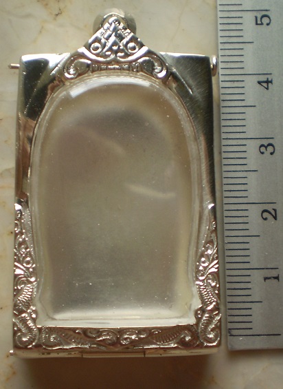 ตลับเงินขัดเงา  ใส่พระสมเด็จมาตรฐาน  เคาะเดียว 