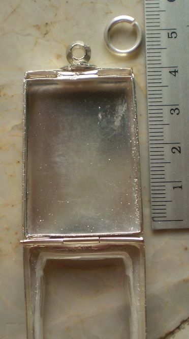 ตลับเงินขัดเงา  ใส่พระสมเด็จมาตรฐาน  เคาะเดียว 