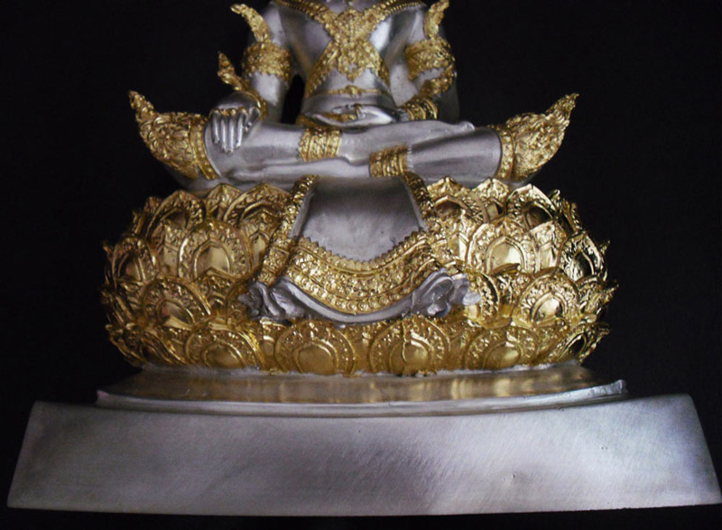 พระบูชาทรงเครื่อง หน้าตัก 5 นิ้ว ผิวกัดเงิน ปิดทองคำแท้