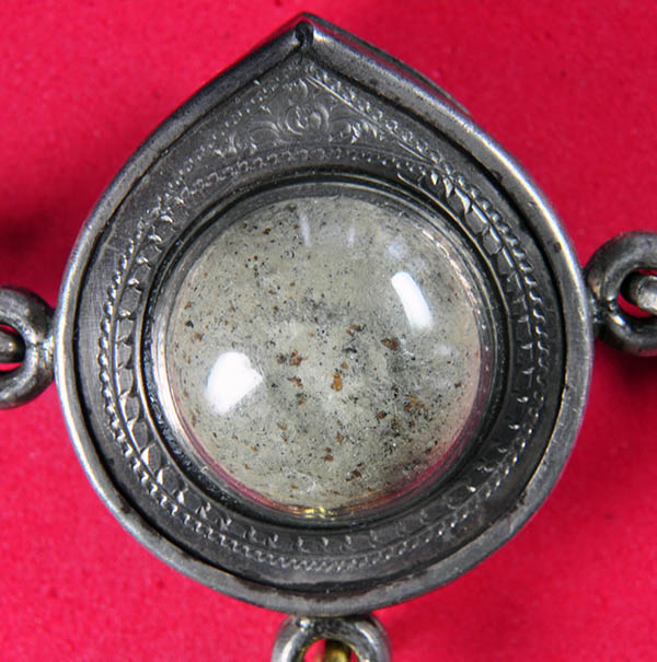 ลูกอมรวยทันใจ เนื้อผงกสิณไฟ ผสมผงเหล็กน้ำพี้ สร้างน้อยหายาก