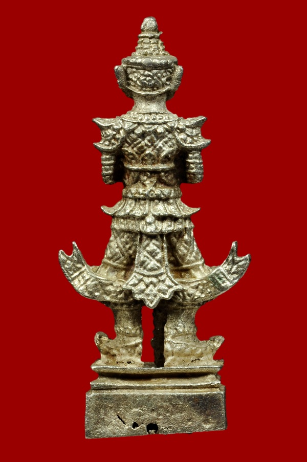 ท้าวเวสสุวรรณ เนื้อเงิน  เเช่น้ำมนต์ 9 วัด วัดสุทัศนเทพวราราม