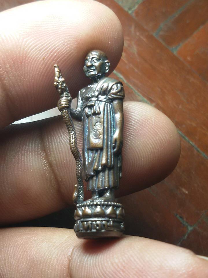 รูปหล่อ หลวงปู่หงษ์