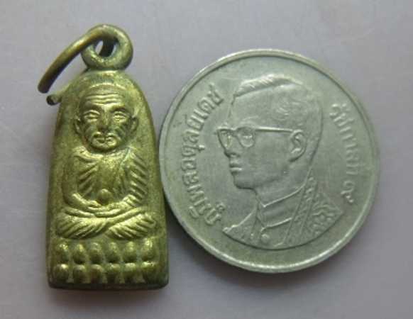 **วัดใจ**เหรียญหลวงปู่ทวด ทะเลซุง พิมพ์เล็ก หลังองค์วัดช้างให้ ลูกแก้ว บัวหก กะไหล่ทอง ปี ๒๕๐๘**สวยๆ