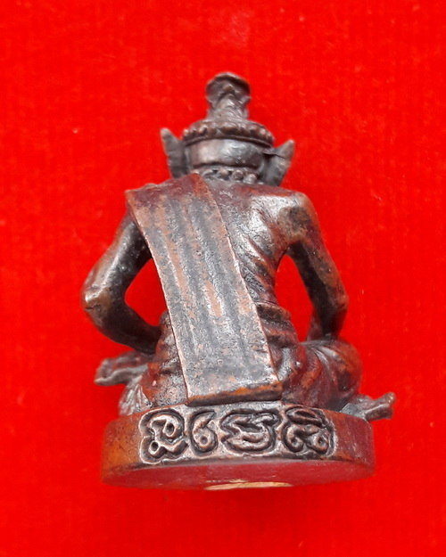 พระฤาษีนารอท เนื้อนวโลหะอุดผง หลวงปู่หงษ์ สุสานทุ่งมน จ.สุรินทร์ ใต้ฐานอุดผง ตอกโค๊ด ตอกเลข