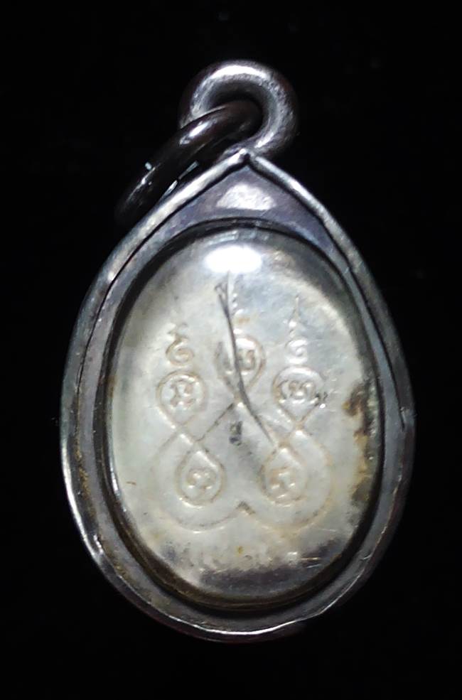 เม็ดแตง หลวงพ่อโสธร เนื้อเงินลงถม เลี่ยมเงินยกซุ้มหัวสิงห์ งานสั่งทำ