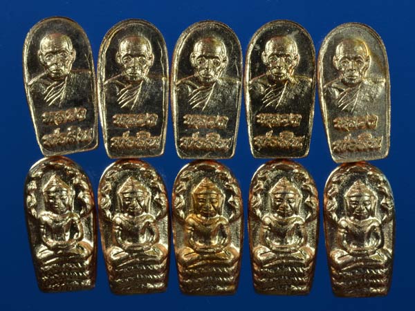 เคาะแรก ปรกใบมะขาม หลังรูปเหมือน หลวงพ่อสิน วัดละหารใหญ่ 10องค์พร้อมกล่องเดิมชุดc-3