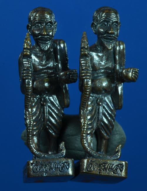 เคาะแรกชูชก ยันต์ ๕ มหาลาภ หลวงพ่อสาคร วัดหนองกรับ เนื้อทองแดงรมดำ 2 องค์ ชุดc-4