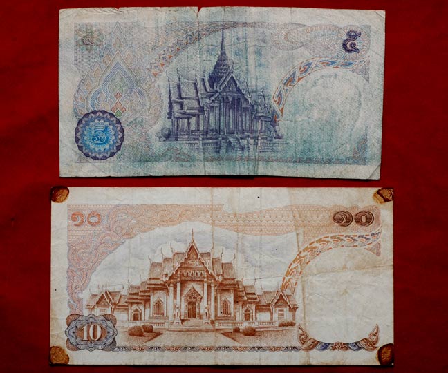 ธนบัตร 5 บาท และ 10 บาท รวม 2 ใบ สภาพใช้ เคาะแรก
