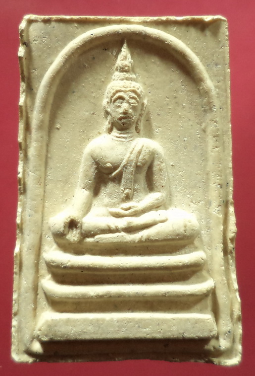 พระผงหลวงพ่อแพ วัดพิกุลทอง เนื้อผงสีขาว หายากสวยครับ