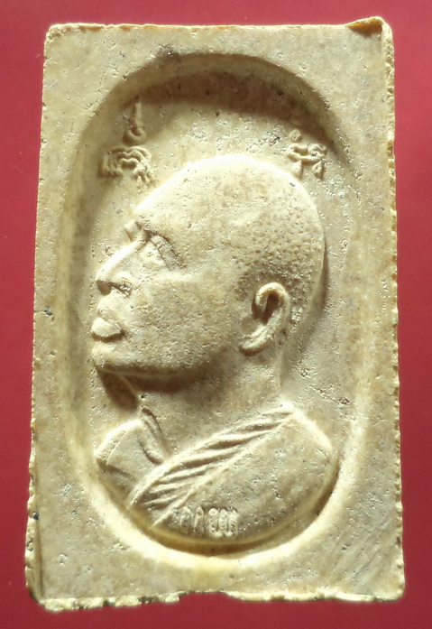 พระผงหลวงพ่อแพ วัดพิกุลทอง เนื้อผงสีขาว หายากสวยครับ