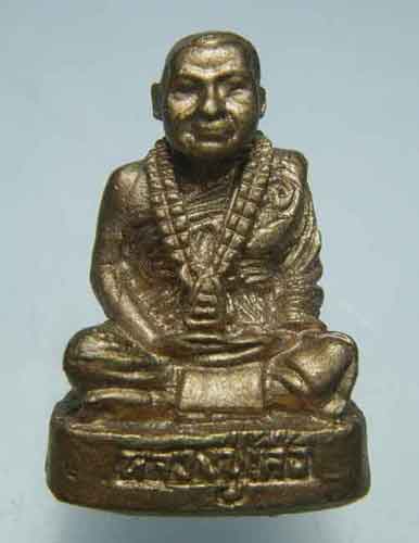 รูปหล่อหลวงปู่เสือ วัดบ้านน้อย รุ่น 1เนื้อทองเหลืองสภาพสวยมาก กะไหล่ยังติดอยู่ครับ