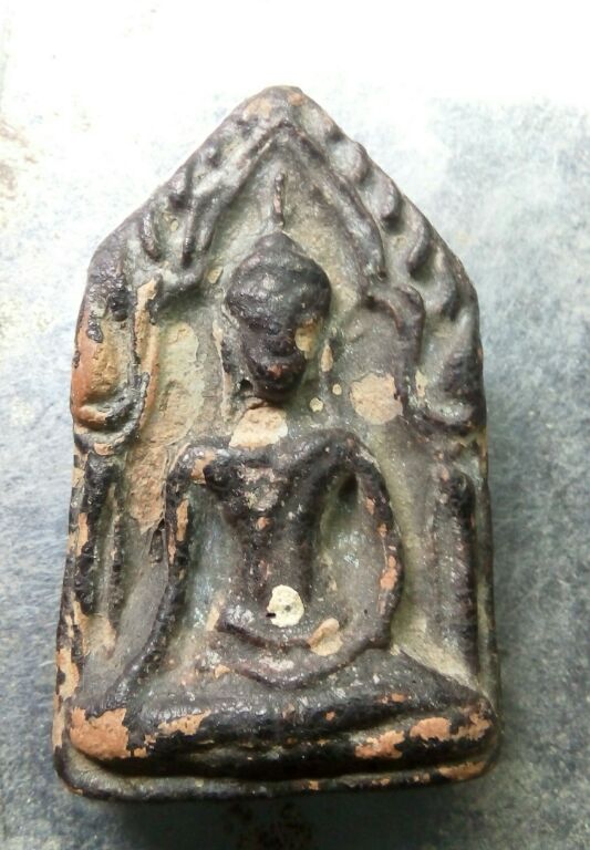 พระขุนแผนพิ มพ์ใหญ่กรุโรงเหล้าอยุธยาสวยๆเก่าๆครับ